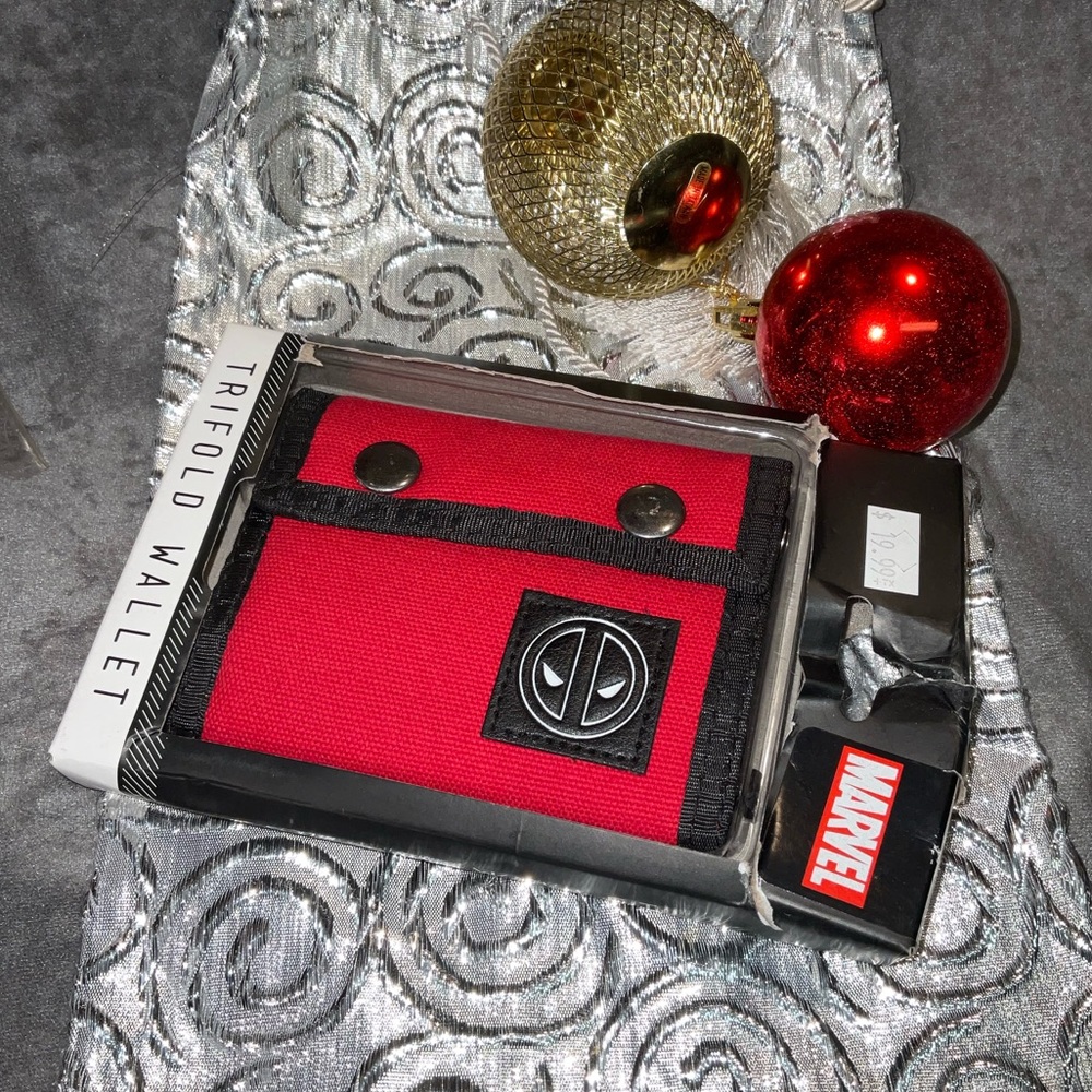 NIB MARVEL DEADPOOL SNAP WALLET